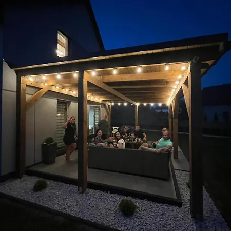 شقة U Edzi زاتور